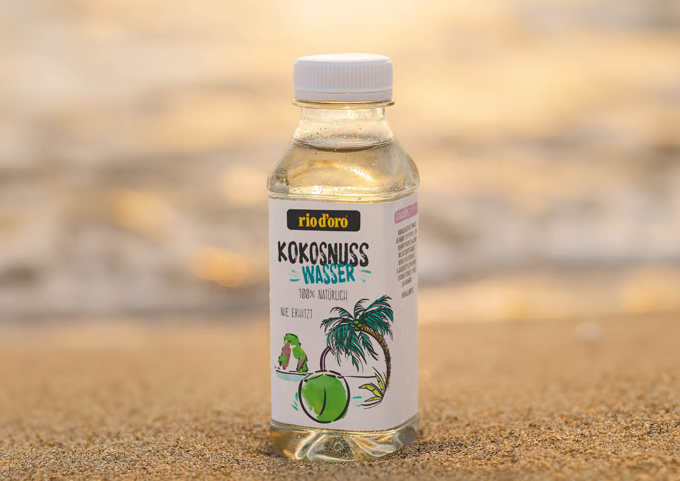 Diseño de packaging agua de coco Riod’oro